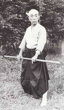 Ο Takamatsu Toshitsugu με bō